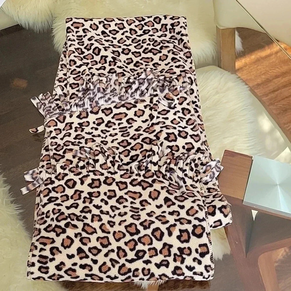 Thick Cheetah Leopard print Scarf with Fringes - Picture 1 of 5